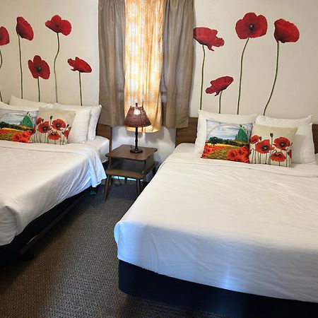 Simmer Motel Wamego Bagian luar foto