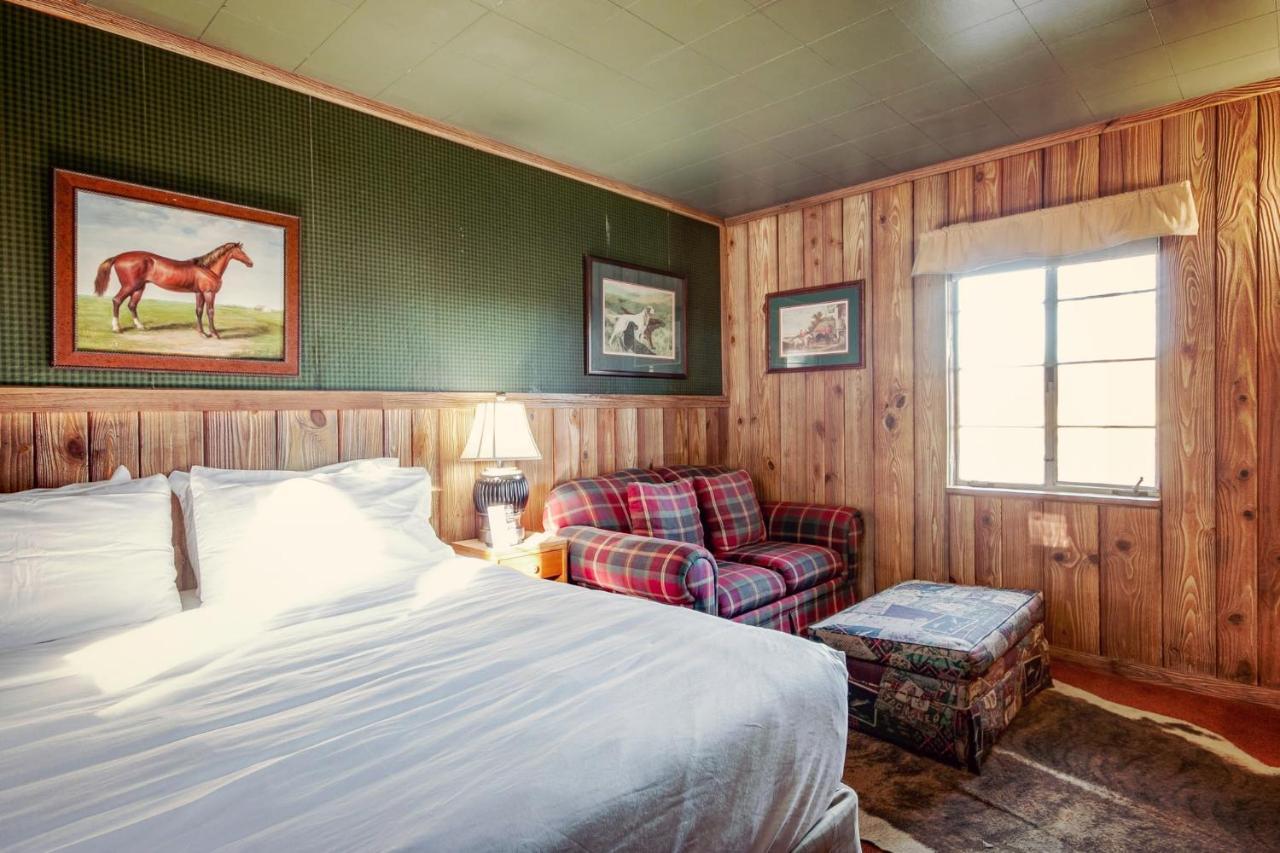 Simmer Motel Wamego Bagian luar foto
