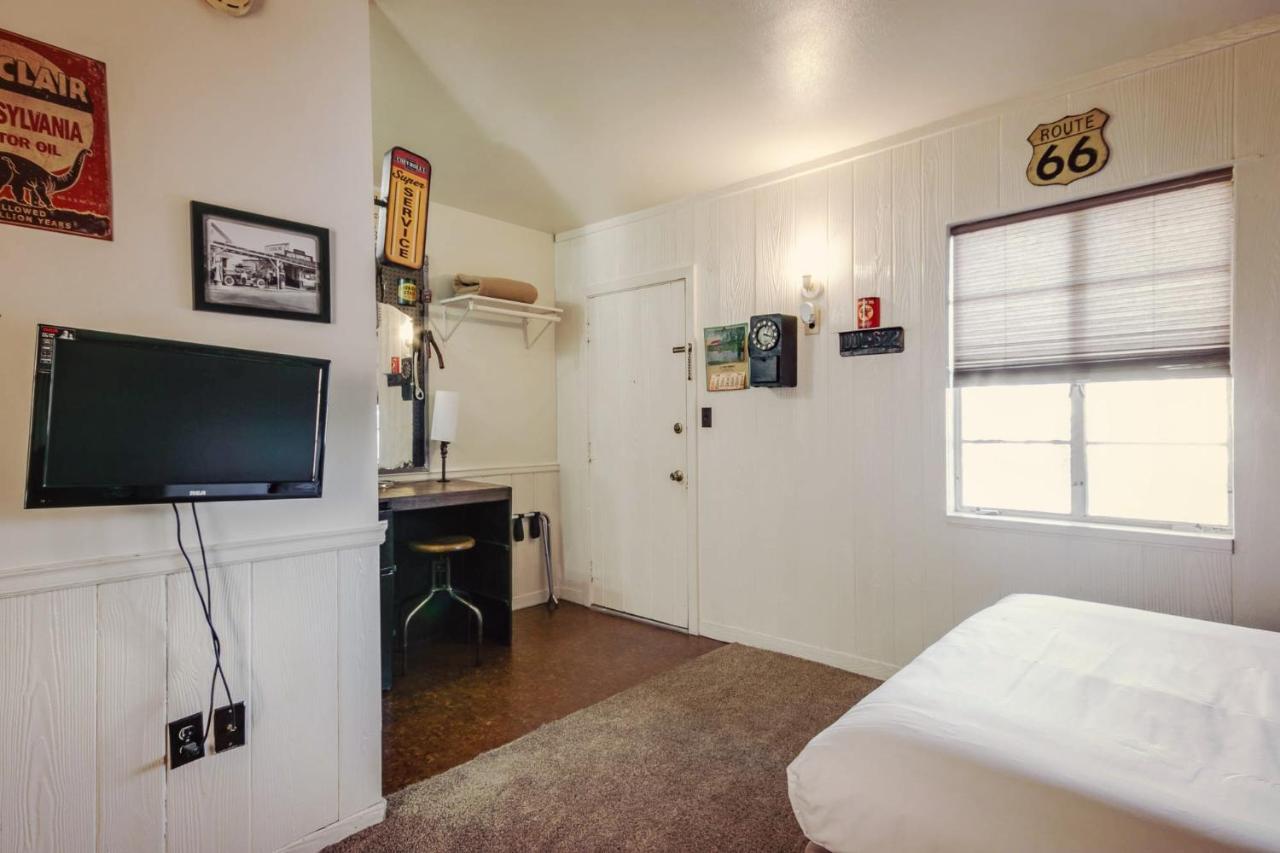 Simmer Motel Wamego Bagian luar foto