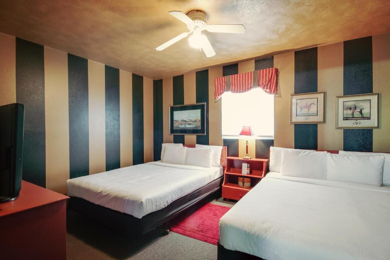 Simmer Motel Wamego Bagian luar foto