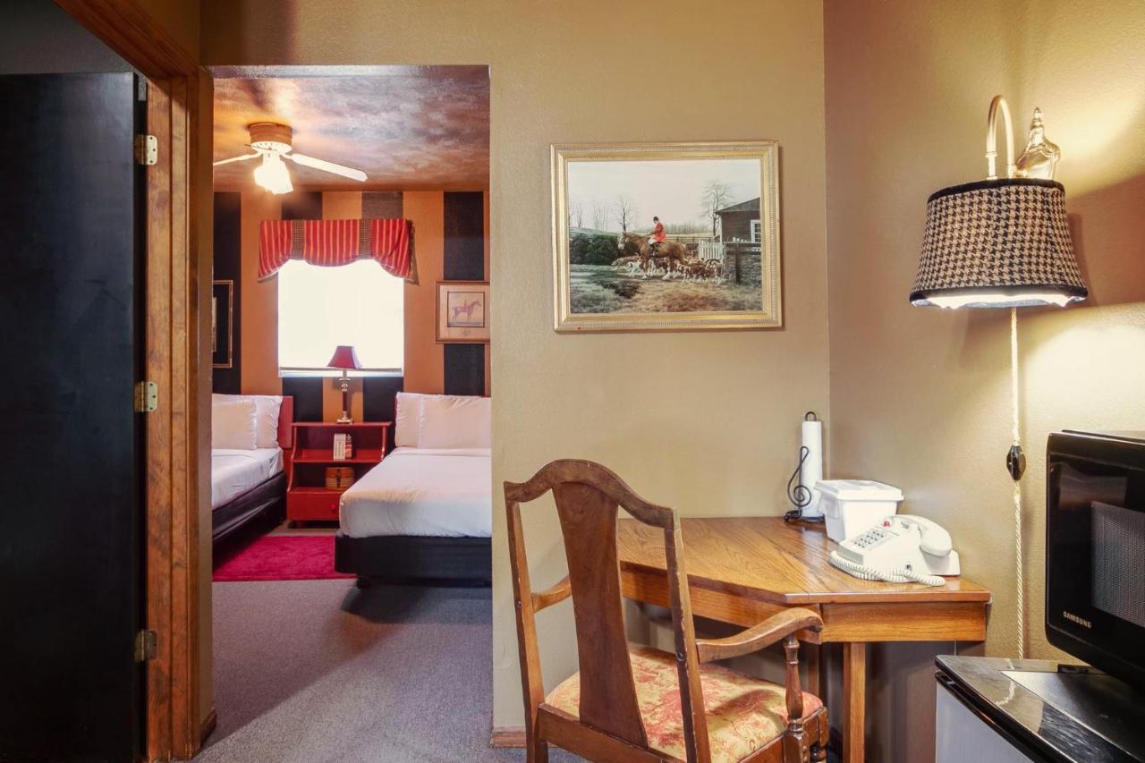 Simmer Motel Wamego Bagian luar foto