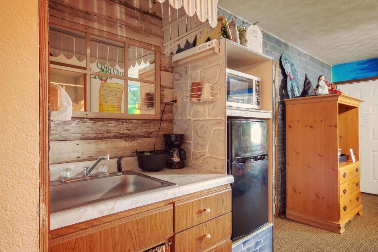 Simmer Motel Wamego Bagian luar foto
