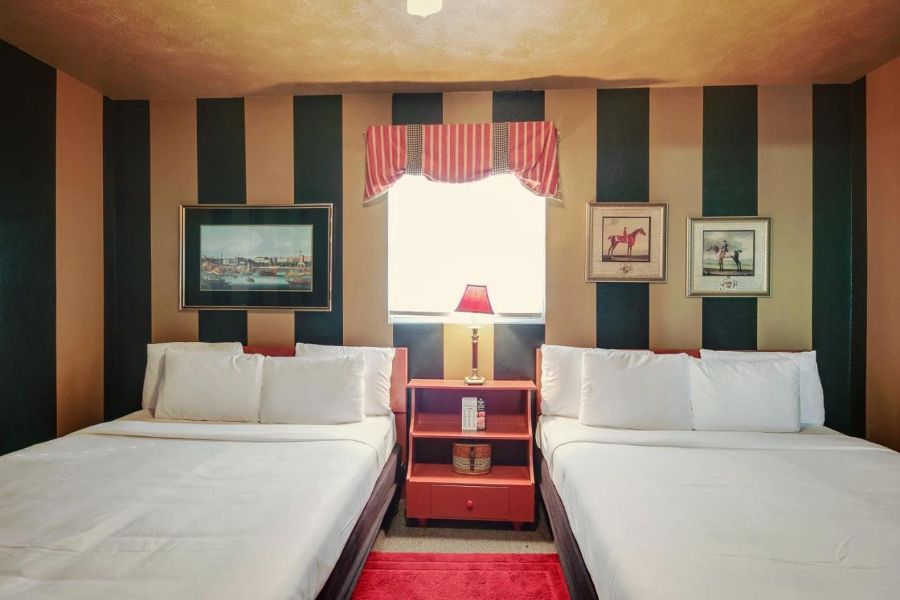 Simmer Motel Wamego Bagian luar foto