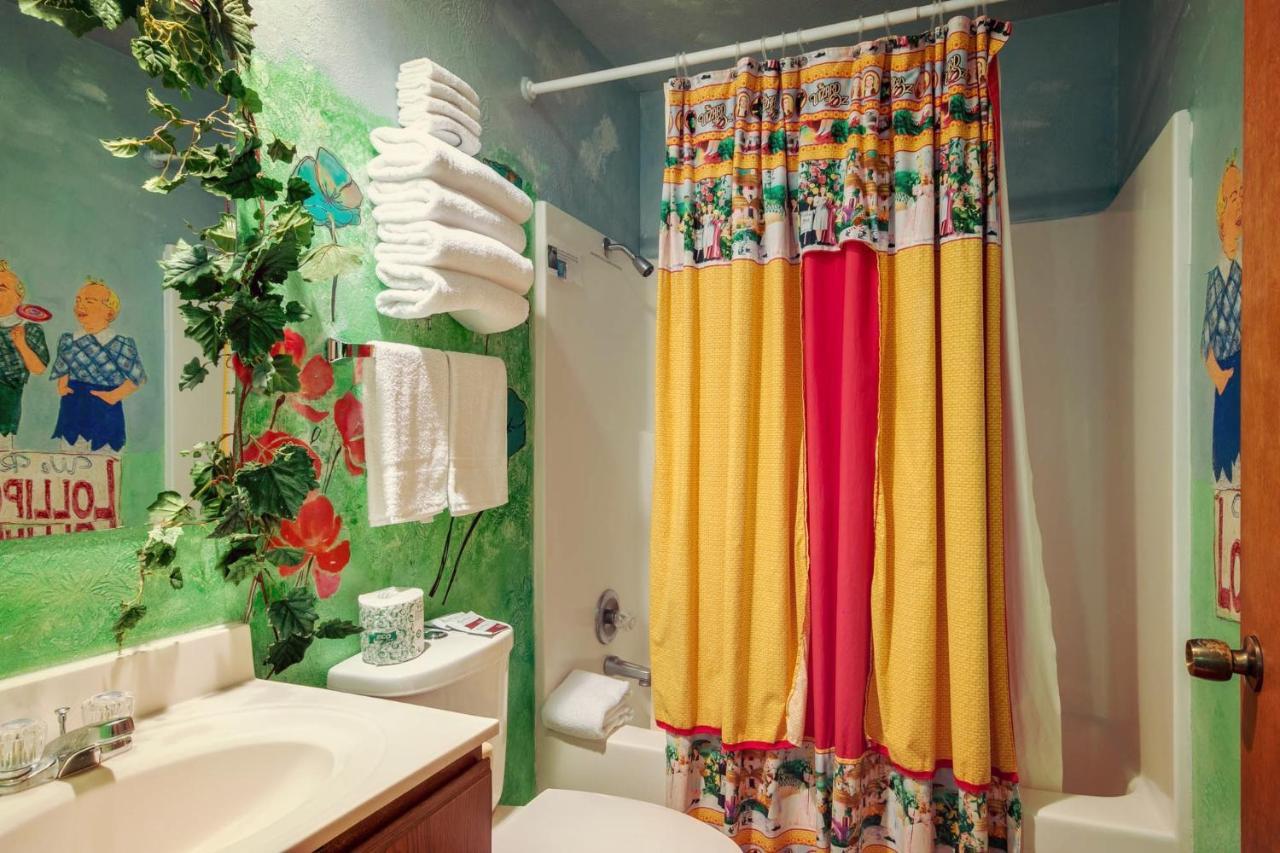 Simmer Motel Wamego Bagian luar foto
