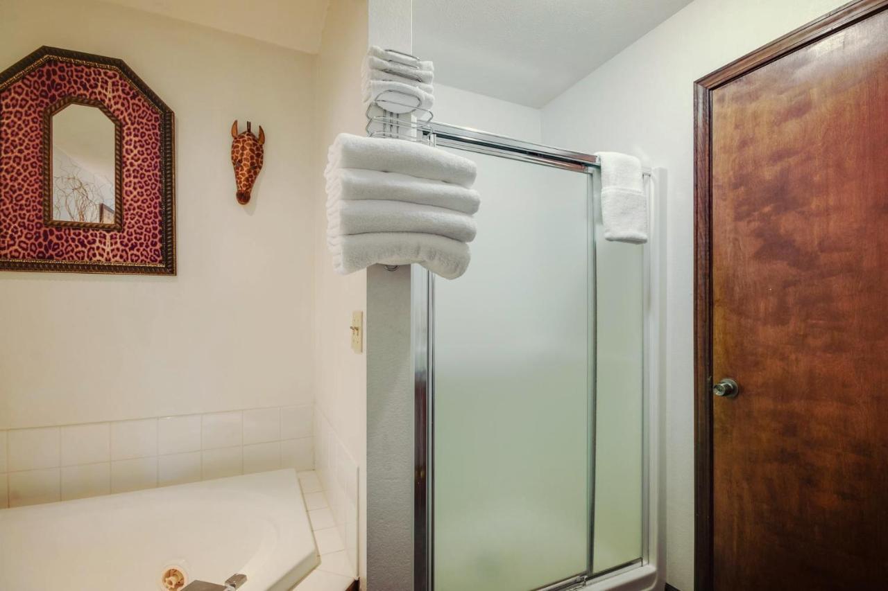Simmer Motel Wamego Bagian luar foto