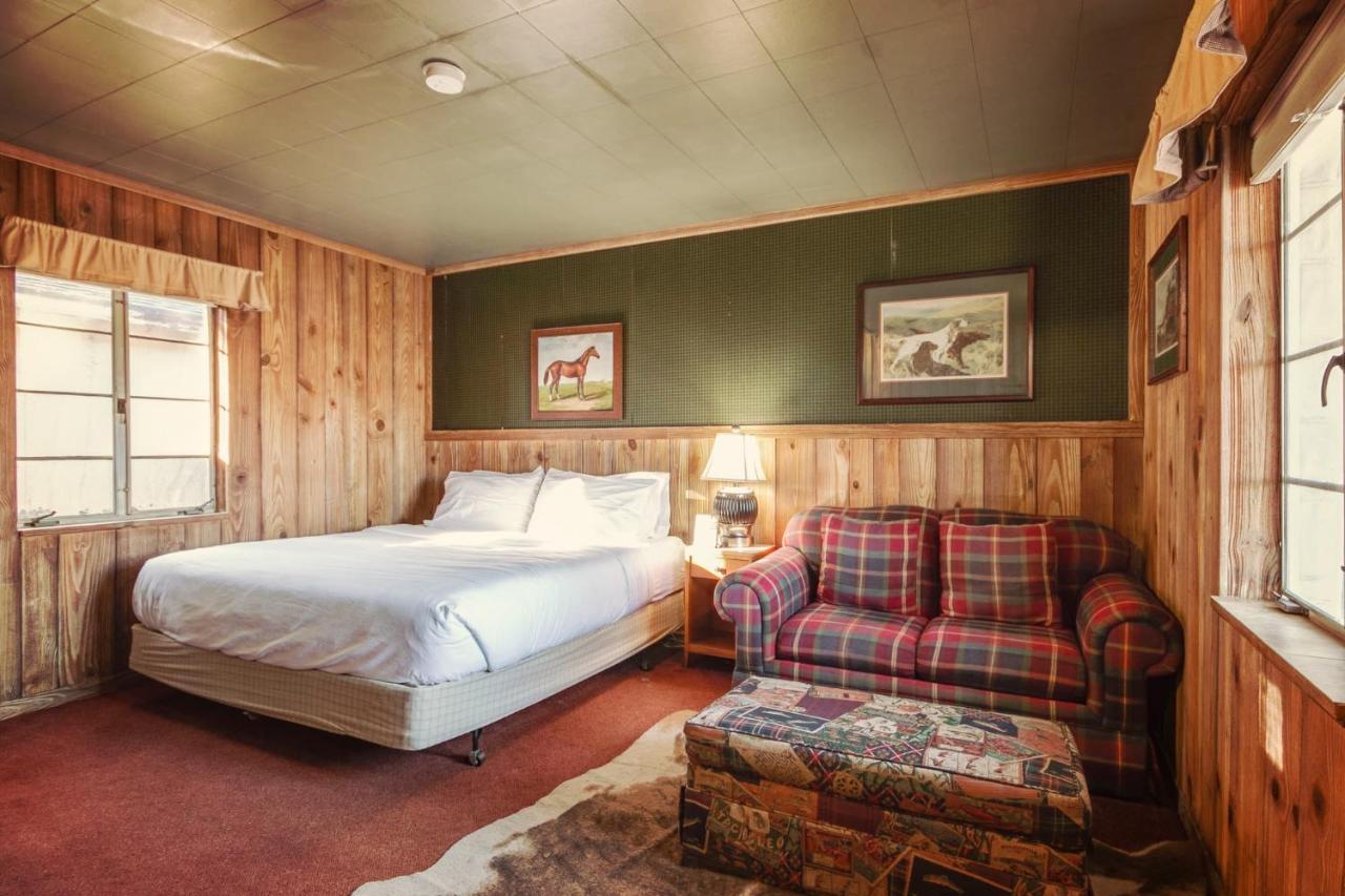 Simmer Motel Wamego Bagian luar foto