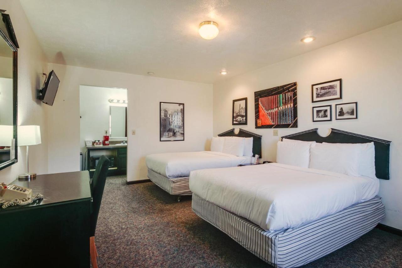 Simmer Motel Wamego Bagian luar foto
