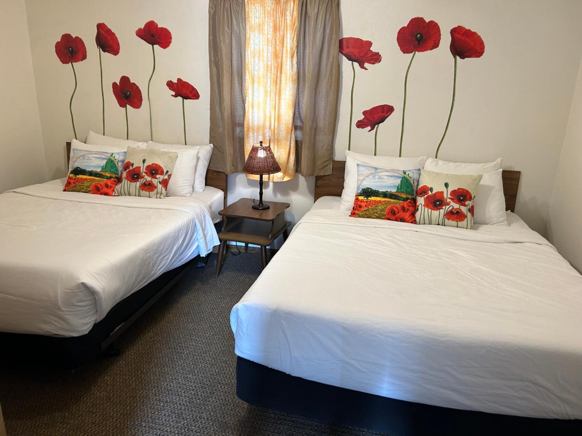 Simmer Motel Wamego Bagian luar foto